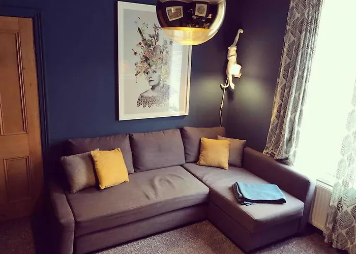 Handbridge In Chester Sleeps 7 With Bt Sports & Pac-Man