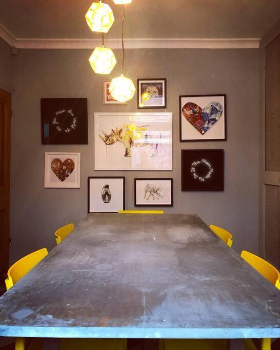 Handbridge In Chester Sleeps 7 With Bt Sports & Pac-man Holiday home