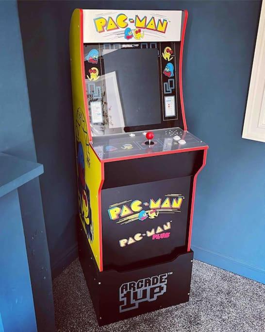 Handbridge In Chester Sleeps 7 With Bt Sports & Pac-man *